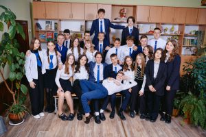 0040 9b gimnazia joint school24 300x200 - Выпускные альбомы